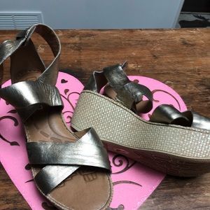 Born metallic wedge sandal size 7